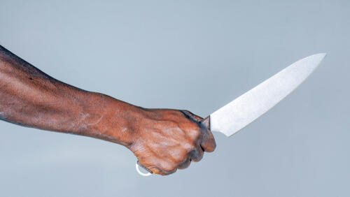 насилие нож