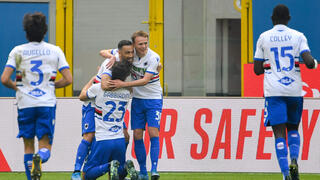 פאביו קוואליארלה חוגג עם חבריו