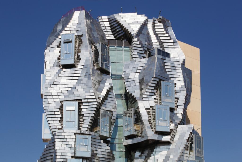The Luma building in Arles, Provence, designed by Gehry, did not go over quietly (Photo: ShutterStock) מבנה לומה בארל