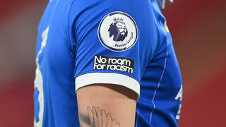 שחקן ברייטון עם הכיתוב "לא לגזענות