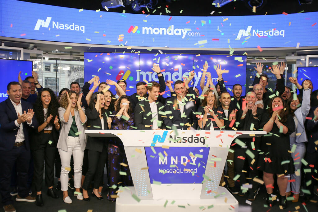 Employees and executives of Israeli software company Monday.com celebrate the company's Nasdaq debut in New York on June 10, 2021 (Photo: Nasdaq) פתיחת המסחר במניית מאנדיי בנאסד"ק