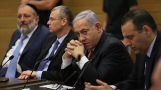 אריה דרעי בנימין נתניהו בכינוס ראשון של גוש האופוזיציה