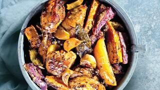 עוף במייפל ואספרסו  עם תפוחי אדמה ובטטה 