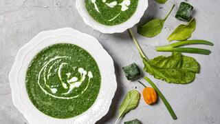 מרק קר עם תרד ומנגולד