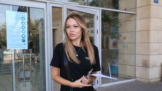 לין פאר מגיעה לתחנת המשטרה בת"א להגיש תלונה נגד שי אביטל