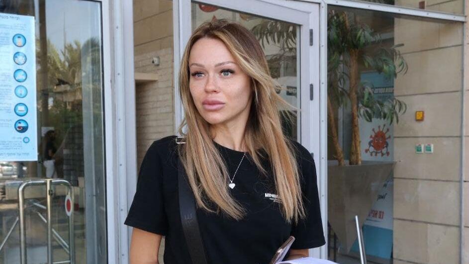 Лин Пеэр (Фото: Шауль Голан) לין פאר מגיעה לתחנת המשטרה בת"א להגיש תלונה נגד שי אביטל