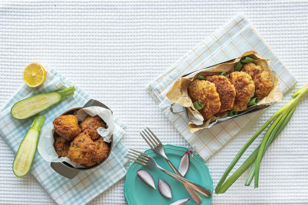 קציצות עוף וקציצות זוקיני וירקות