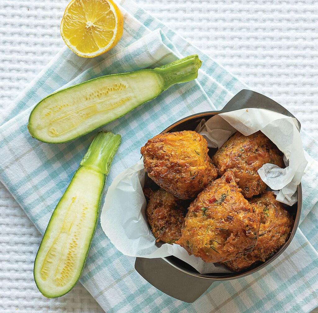 קציצות עוף וקציצות זוקיני וירקות