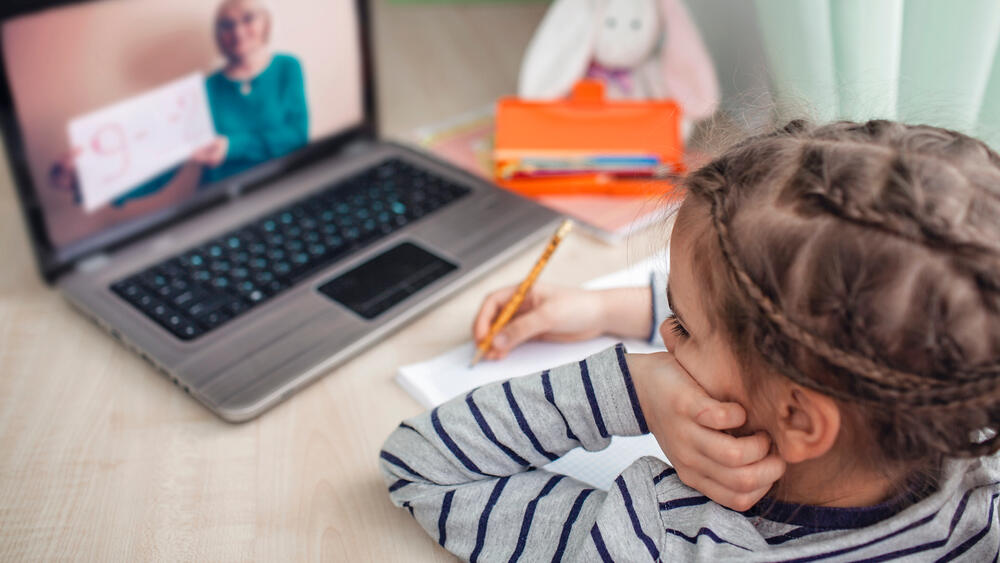 למידה מרחוק קורונה תלמיד אילוס אילוסטרציה