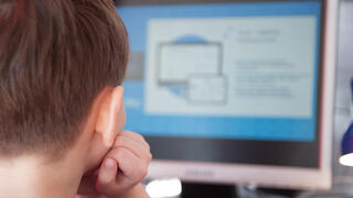 מי מחליט אם לפתוח, והאם חובה להגיע לבתי הספר?