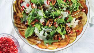 קרפצ'יו של תפוח צלוי עם סלט רוקט ורימון