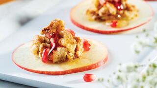 קראמבל תפוח בדבש על "צלוחית" תפוח