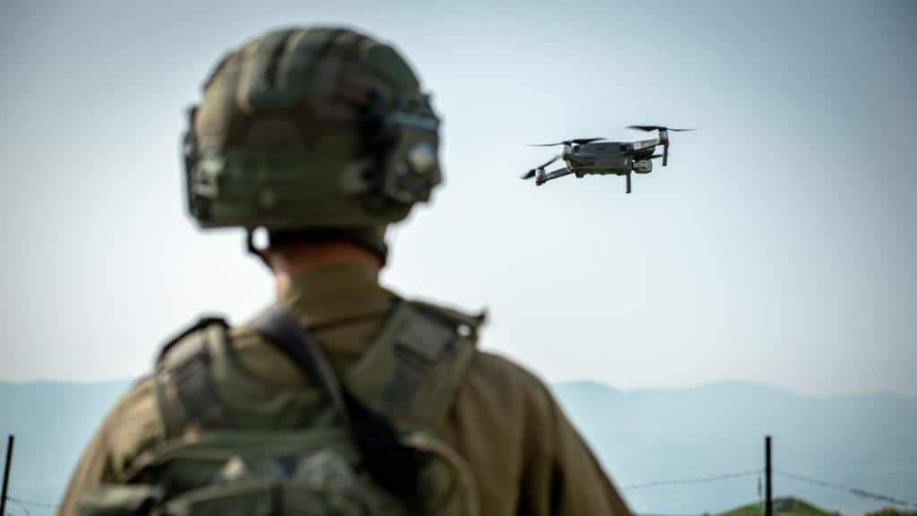 IDF soldier operates a drone during training (Photo: IDF) היחידה הרב מימדית "רפאים" באימון
