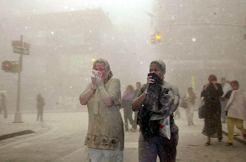 Thousands died from illnesses they developed after inhaling toxic substances released into the air. New York, Sept. 11, 2001 (Photo: AP) ארה"ב 11 בספטמבר מחלות אבק מגדלי התאומים