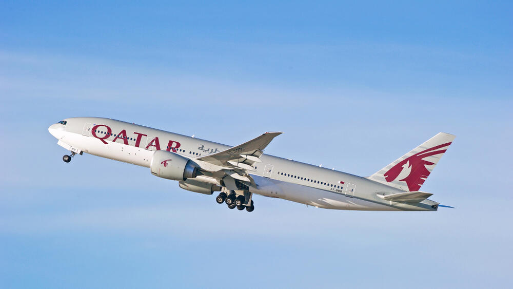 Самолет авиакомпании Qatar Airways (Фото: shutterstock) מטוס בואינג 777 של קטאר איירווייז