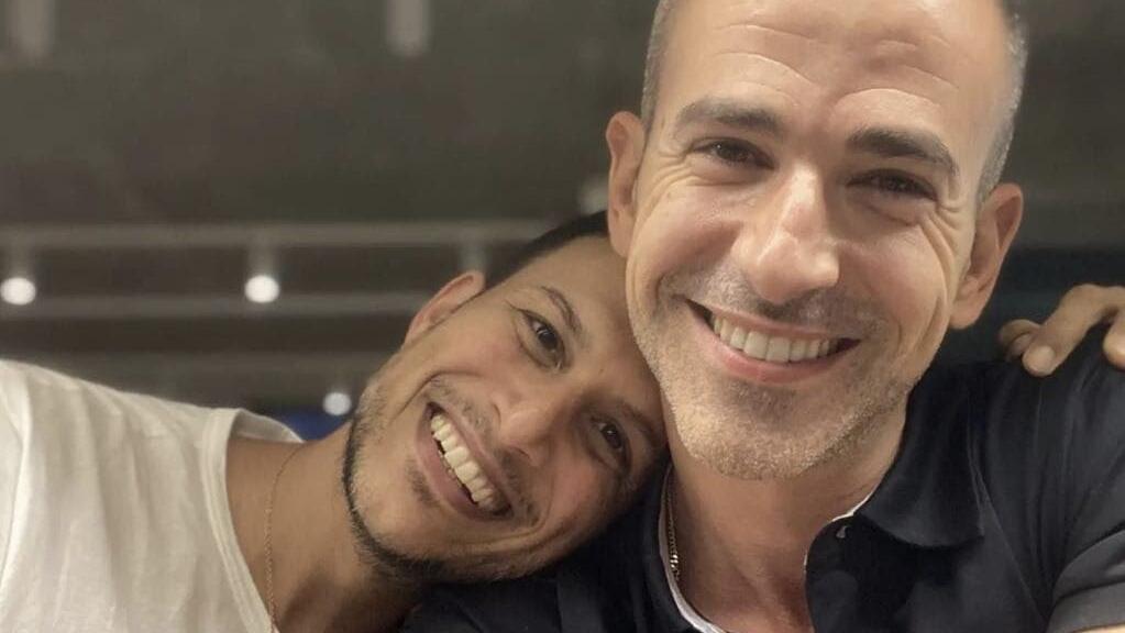 אסי עזר ואלברט אסקולה