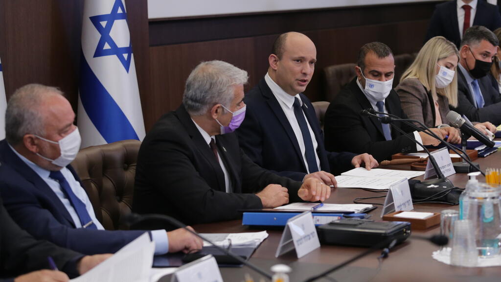 Prime Minister Naftali Bennett during a weekly cabinet meeting on Sunday (Photo: Alex Kolomoisky) ישיבת ממשלה