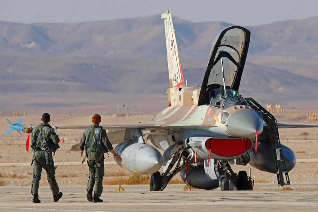 מטוסי מטוס קרב F-16 F16 של חיל האוויר הישראלי ב תרגיל הבינלאומי בלו פלאג Blue Flag ב בסיס עובדה