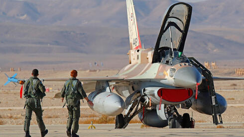 מטוסי מטוס קרב F-16 F16 של חיל האוויר הישראלי ב תרגיל הבינלאומי בלו פלאג Blue Flag ב בסיס עובדה