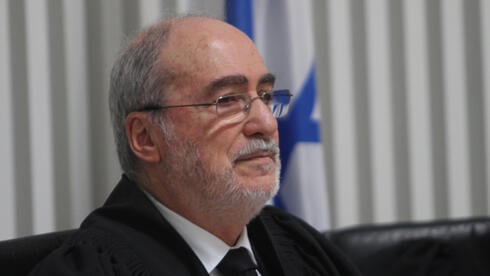 אשר גרוניס