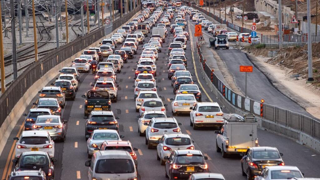 Дорожное движение в Израиле (Фото: Таль Шахар) Дорожное движение в Израиле