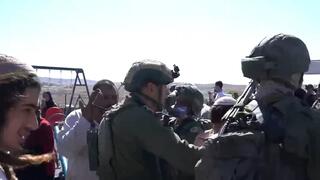 מתנחלים מונעים כניסה מפלסטינים לגן משחקים בכפר סוסיא
