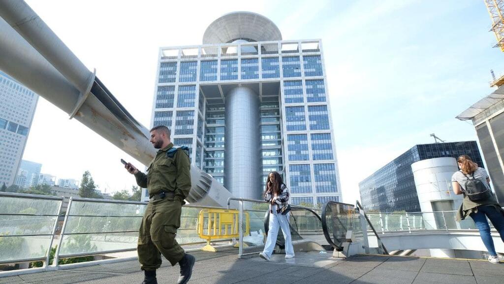 Tel Aviv’s urban military Kirya base (Photo: Shaul Golan) הקרייה בתל אביב