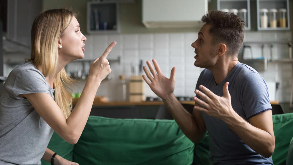 בני זוג רבים זו עם זה