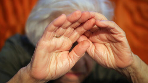 Фото: shutterstock пенсионерка старая женщина старушка