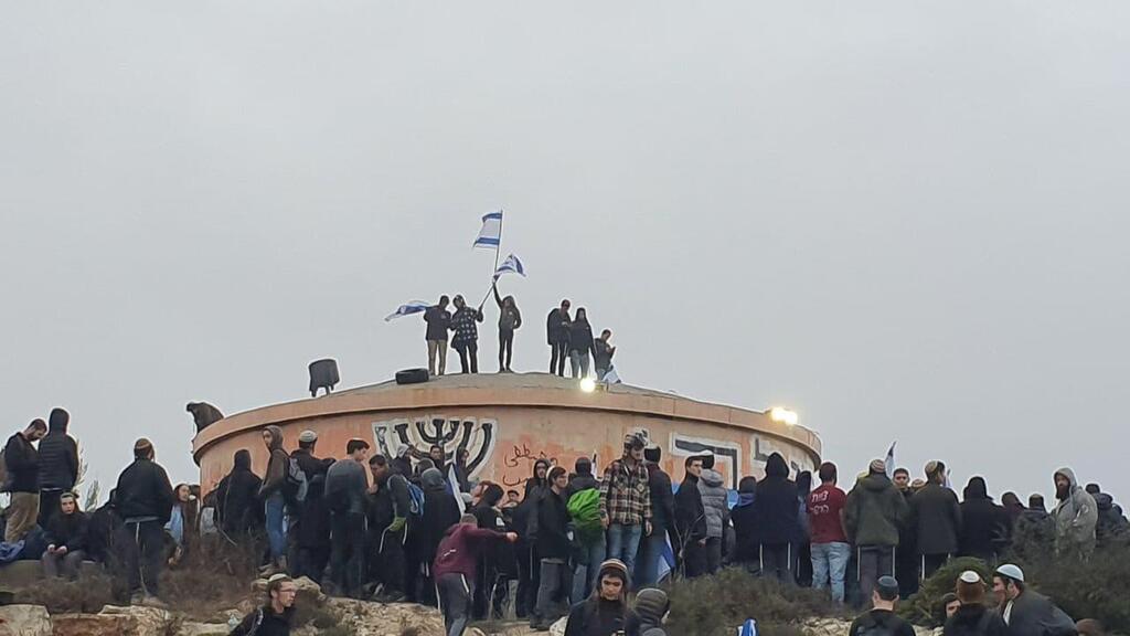 צעדת מחאה על פינוי מאחז חומש