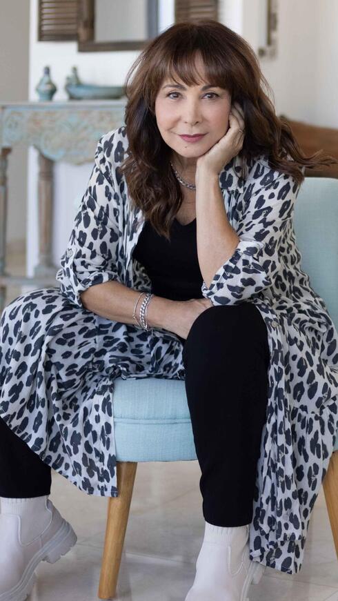 חני נחמיאס בביתה