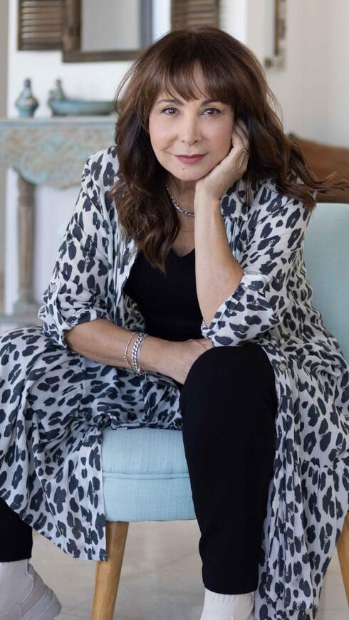 חני נחמיאס בביתה