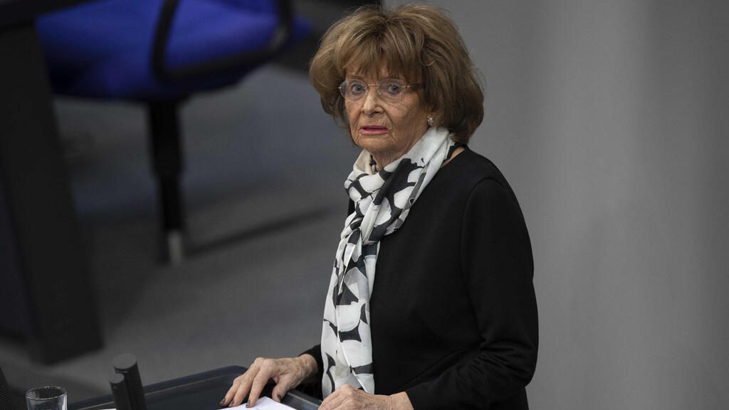 He was assigned to protect Charlotte Knobloch, a Holocaust survivor and former president of Germany’s Central Council of Jews (Photo: Getty Images) שרלוטה קנובלוך