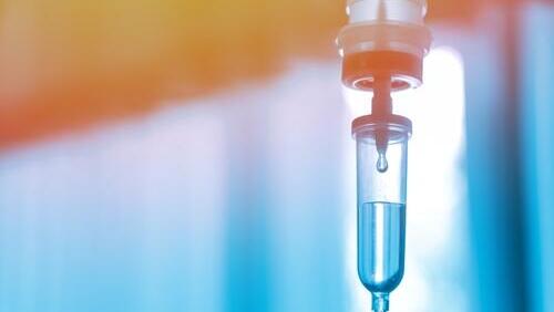 Капельница (Фото: shutterstock ) Капельница