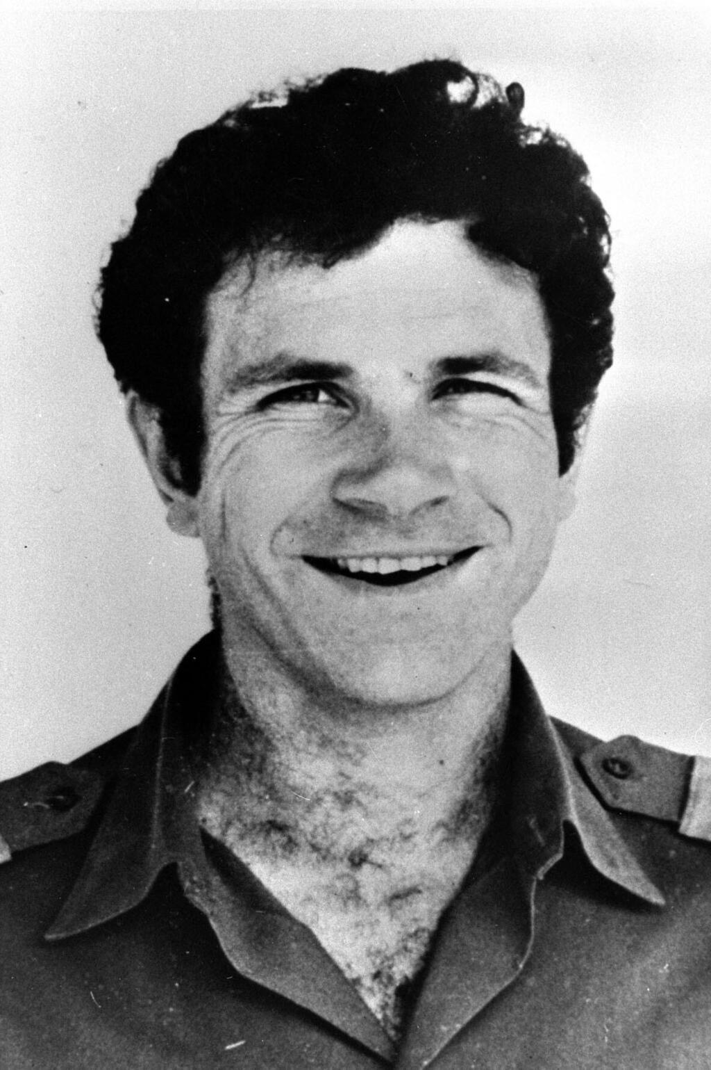 Yoni Netanyahu (Photo: GPO) יוני נתניהו