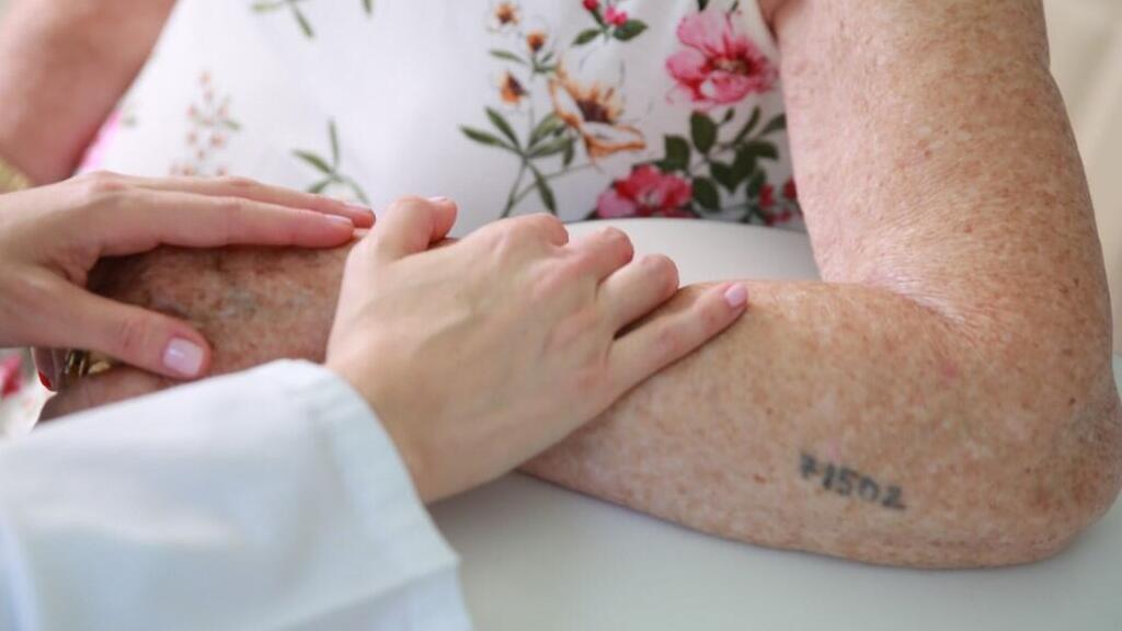 Организация "Ле-маанам" оказывает медпомощь пережившим Холокост (Фото: Даниэль Бар-Он) Врачи-волонтеры из организации "Ле-маанам" оказывают медпомощь пережившим Холокост