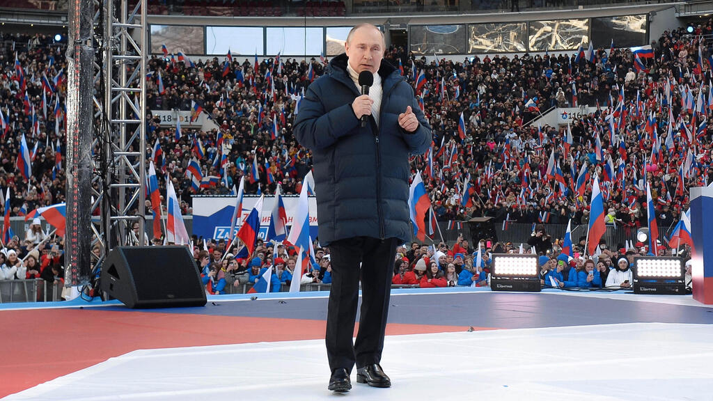 Russian President Vladimir Putin celebrates the invasion of Ukraine wearing a Loro Piana coat, 2022 (Photo: AP) ולדימיר פוטין, מרץ 2022