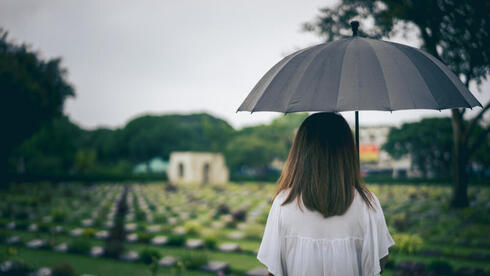 אבל אבלים מתאבלים אסון בית קברות בית עלמין