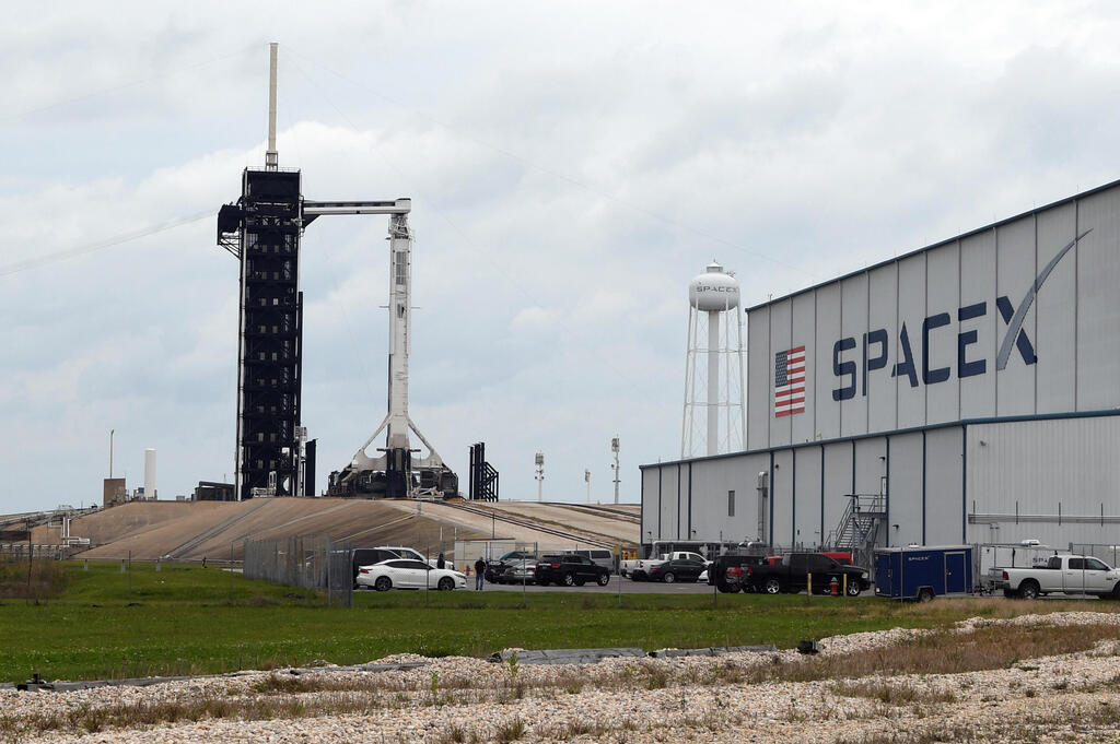 חללית SpaceX לפני המראה