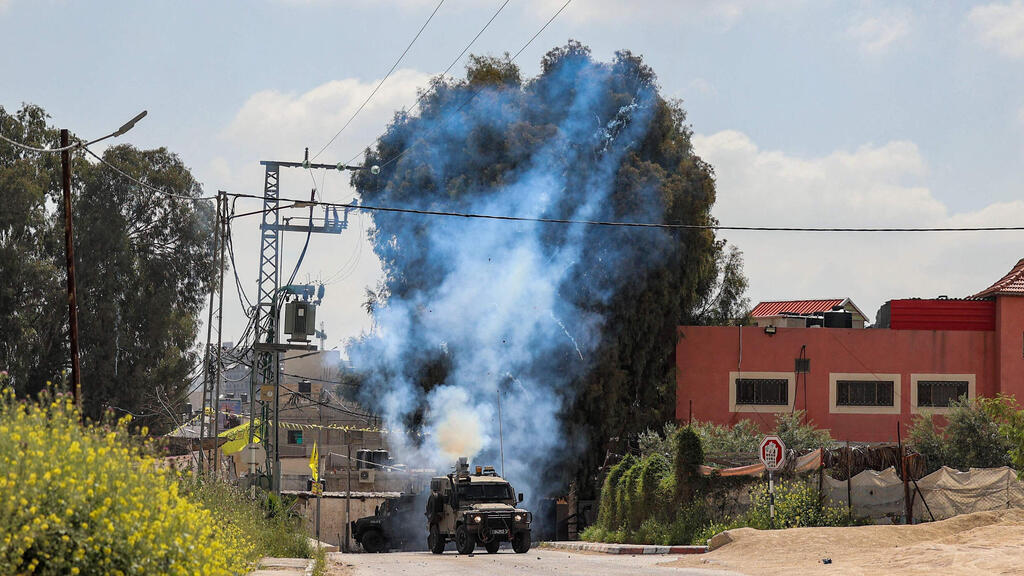 Smoke rises above Jenin's refugee camp amid IDF's raid (Photo: AFP) פעילות כוחות הביטחון בג'נין