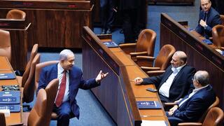 בנימין נתניהו ומנסור עבאס במליאת הכנסת