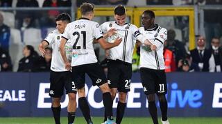 שחקני ספציה חוגגים