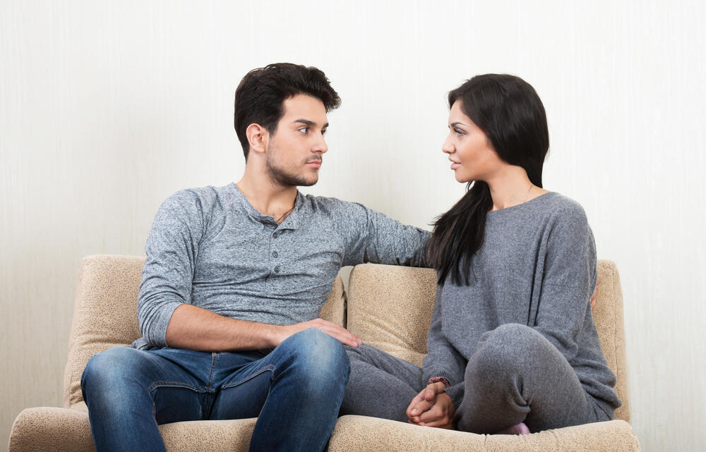 Relationships matter, but not at any cost (Photo: Shutterstock) שיחה בין בני זוג