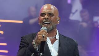 אייל גולן בהופעה בבלומפילד