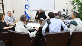 יאיר לפיד בפגישה עם רונן בר