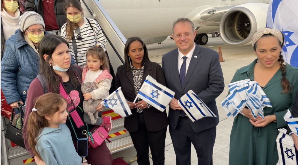 Israeli officials, including Aliyah and then-Integration Minister Pnina Tamano-Shata, center, greet refugees from Ukraine as they arrive at Israel’s Ben-Gurion Airport, March 6, 2022 (Photo: Getty Images) Israeli officials, including Aliyah and Integration Minister Pnina Tamano-Shata, center, greet refugees from Ukraine as they arrive at Israel’s Ben-Gurion Airport, March 6, 2022