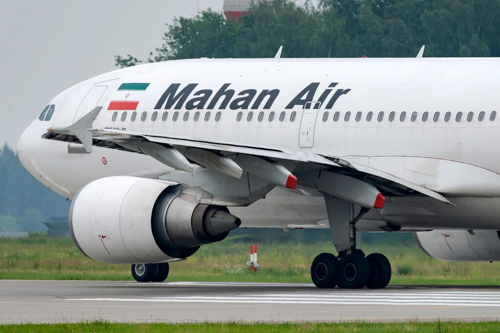 Iranian Mahan Air aircraft. The goal: ground it (Photo: Shutterstock) מטוס מהאן אייר איראן