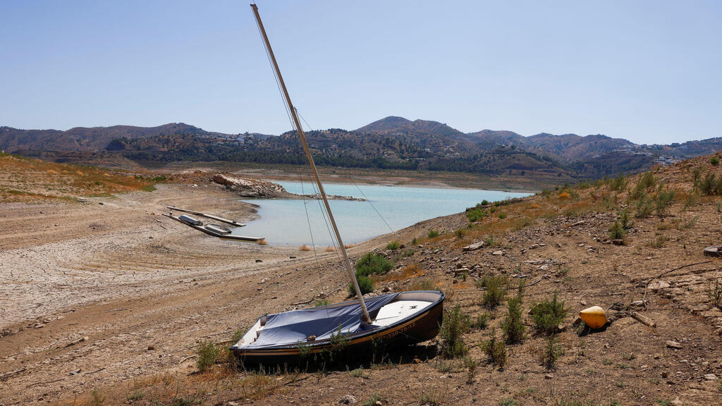 מאגר המים המתייבש וינואלה בדרום ספרד בצורת 