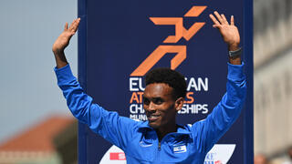 גשאו איילה על הפודיום