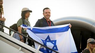 עולים מצפון אמריקה בירידה מהמטוס